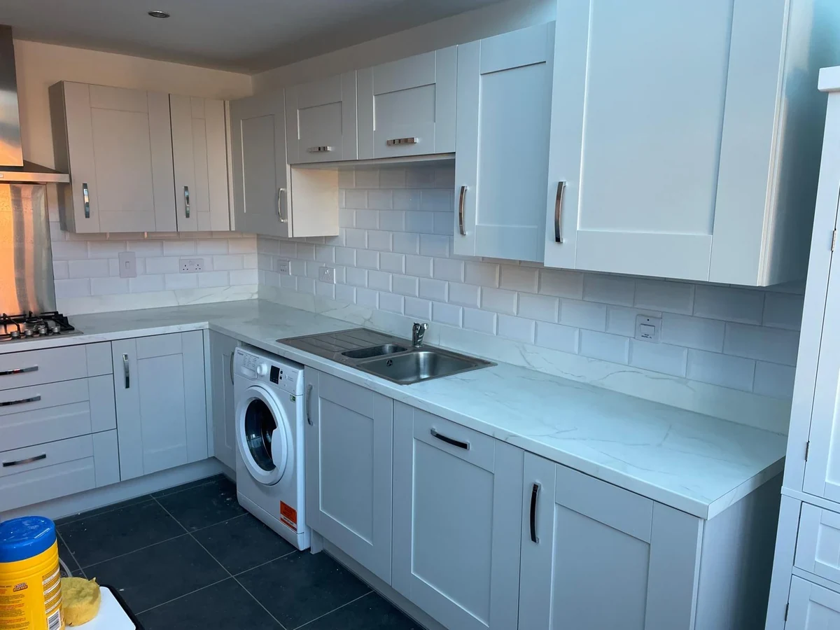 kitchen-backsplash-white-subway-tiles-full-kitchen-swansea-daffodil-tiling Kitchen utility room backsplash by Daffodil Tiling, expert tilers in Swansea
